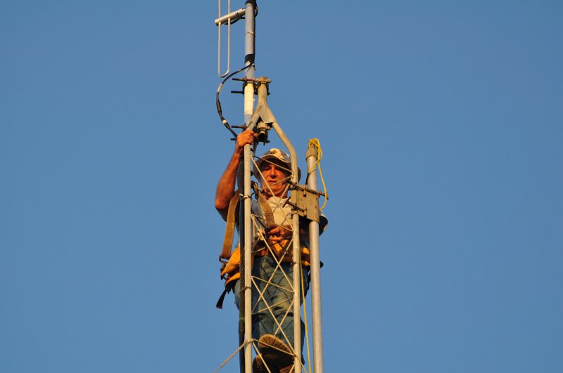 K4NBC Installing New Antenna 07.jpg